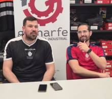 El pivot Alberto López Boyarizo junto al entrenador Juan Carlos Requena BM Guadalajara - BM Cuenca 5 1