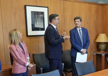 El consejero de Educación, Cultura y Deportes, Amador Pastor y el rector de la UAH, Carmelo García. Junta CLM - Universidad de Alcalá Carmelo 1 1