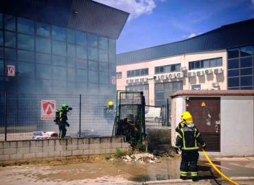 Incendio Polígono Industrial Cantos Blancos Cabanillas Foto Bomberos Guadalajara 2 1