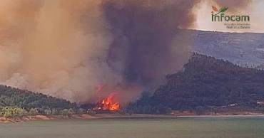 Incendio Forestal Sierra Norte la Mierla - Infocam cerca de pantano embalse de Beleña. Incendio Forestal Sierra Norte la Mierla - Infocam cerca de pantano embalse de Beleña