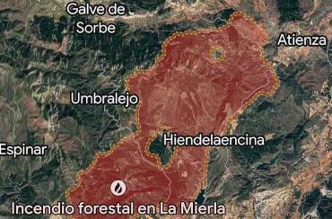 Incendio Sierra Norte a las puertas de Atienza