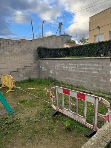 Taracena 20260810 denuncia situación del muro del parque infantil