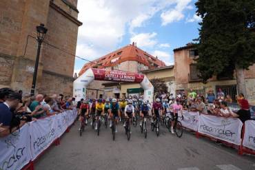Vuelta ciclista femenina leader Redcamder