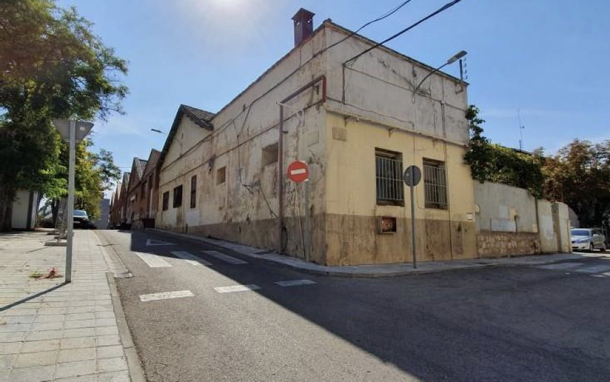 Los edificios que se van en la imagen serán demolidos para hacer una gran plaza. edificios a demoler en el fuerte