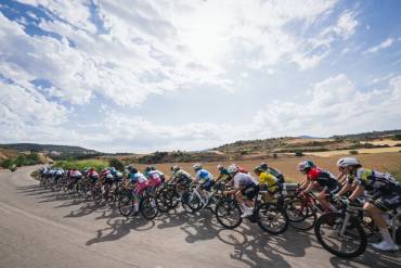 etapa fadeta ciclistas en paisaje