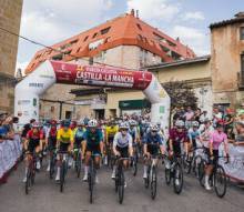 Salida de la etapa desde Sacedón etapa fadeta salida ciclistas sacedón 1