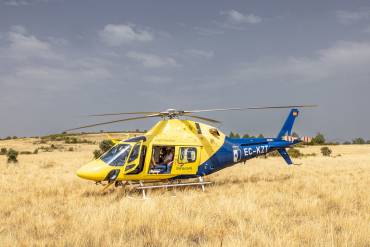 El herido ha sido trasladado en helicóptero a un hospital de Madrid. Archivo GD Incendio Sierra Norte helicóptero