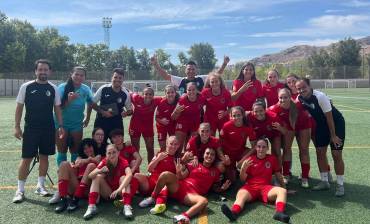 Las jugadoras del Dinamo celebran el triunfo conseguido en Puertollano tras un buen encuentro 1 1