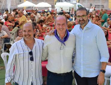 El secretario general de Guadalajara, Pablo Bellido con el reciente candidato a la alcaldía, Alberto Rojo y el secretario de organización regional Sergio Gutiérrez en la comida de ferias del PSOE PSOE comida de ferias Bellido - Rojo - Sergio
