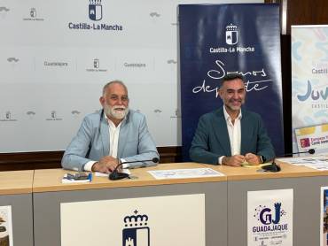 El delegado de Educación, Ángel Fernández-Montes, junto al jefe de Servicio de Juventud y Deportes, Isaac Urrea/ Gu Diario fernandez montes urrea