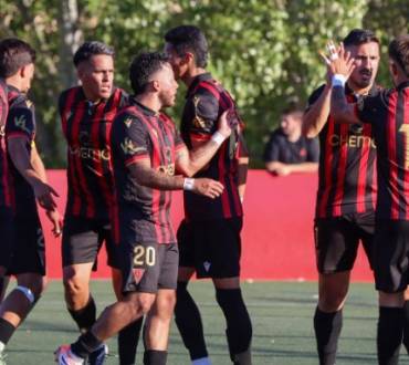El Azuqueca venció 2-1 al Quintanar y permanece líder del grupo