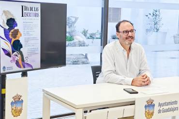 El concejal de Igualdad, Roberto Narro. Presentación I Día de las Escritoras Roberto Narro