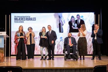 Una de las galardonadas ha sido la apicultora de Guadalajara Raquel Adalid. Foto: Esteban González Mujeres Rurales 2026 - Page Foto Esteban González Raquel Adalid apicultura2